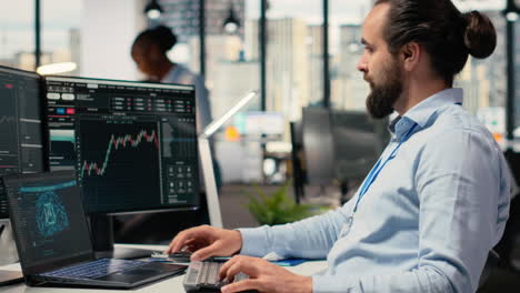 portfolio manager in office using ai tech to evaluate capital allocation