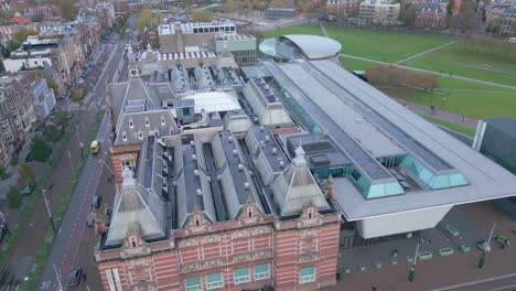 Museo-De-Arte-Moderno-En-Amsterdam-Toma-Aérea-De-Drones