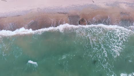 Static-aerial-of-turquoise-waves-crashing-and-foaming-on-a-tropical-beach