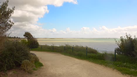 Wanderweg-Mit-Meerblick-In-La-Rochelle,-Frankreich