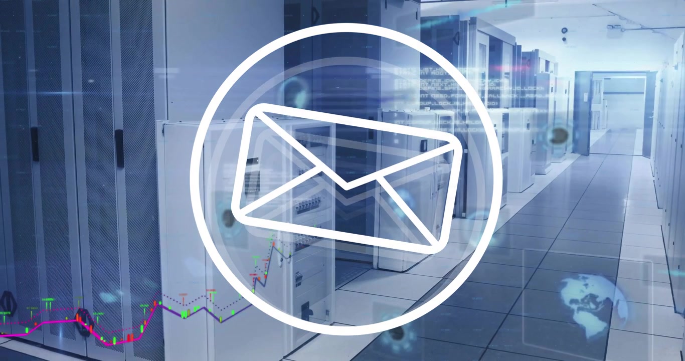 Digitalt e-mail-ikon overlejret på serverrumsinfrastruktur.