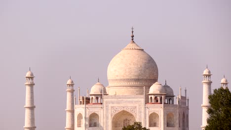 Taj-Mahal-famous-landmark-in-India