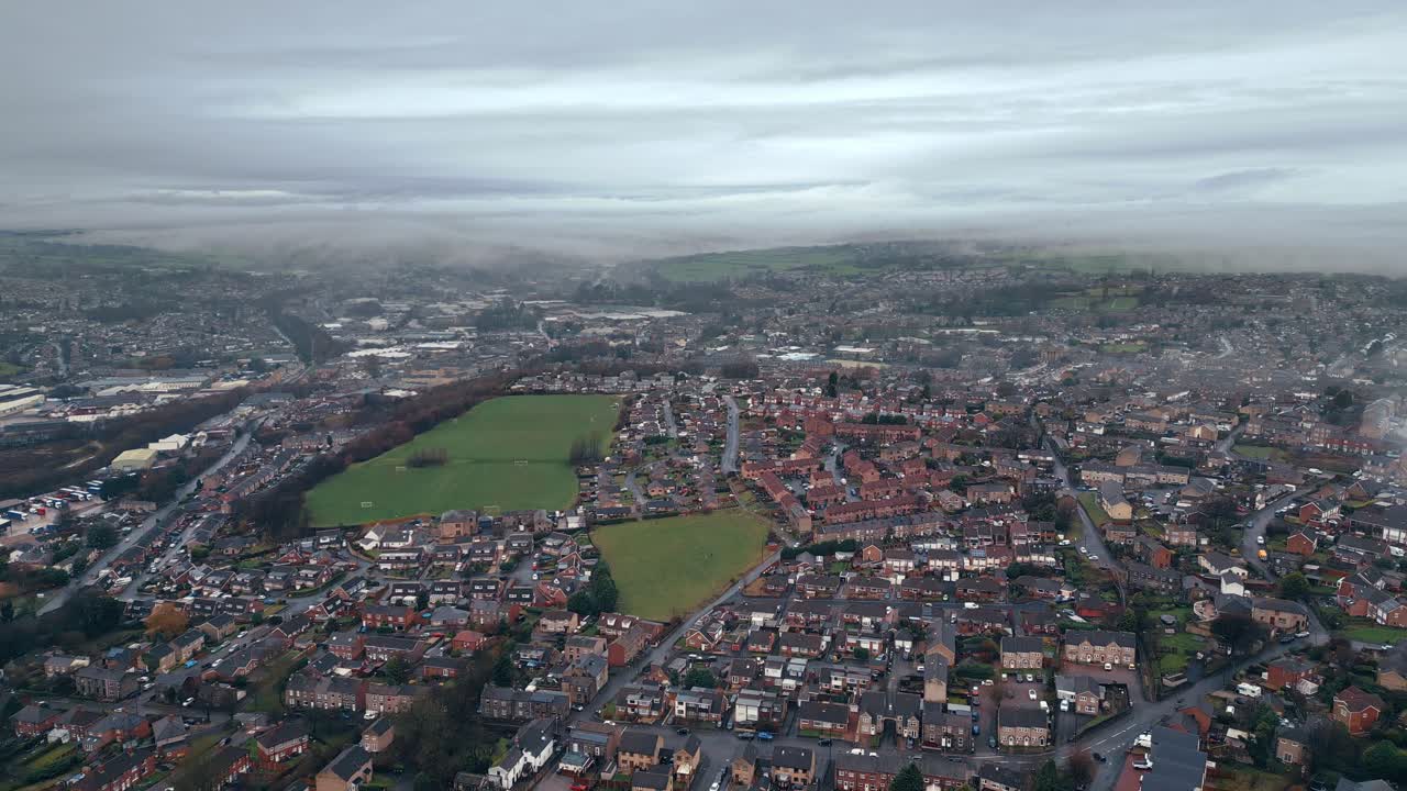 겨울 아침 안개 낀 겨울 도시 공중 장면