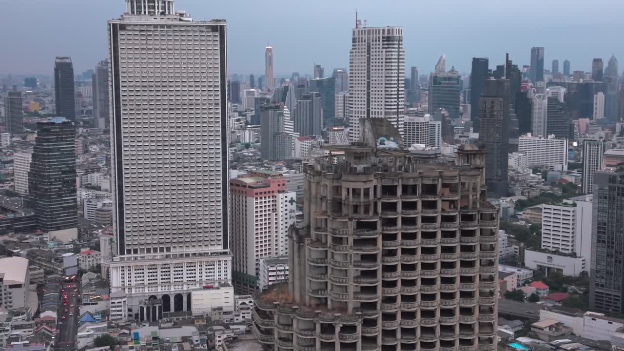 Vista aérea de la Torre Sathorn Unique en Bangkok (3).