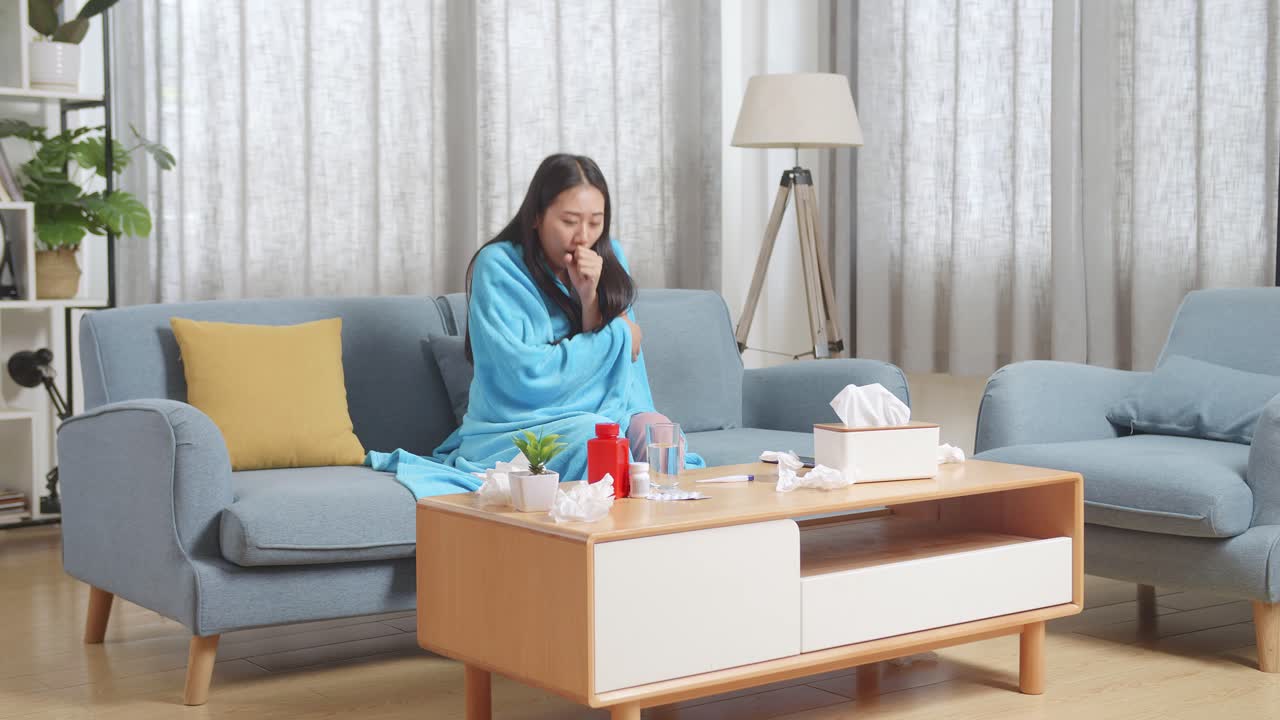 집에 있는 아픈 여자