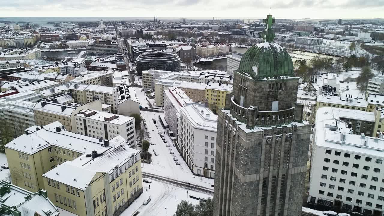 iglesia en helsinki después de una capa de nieve