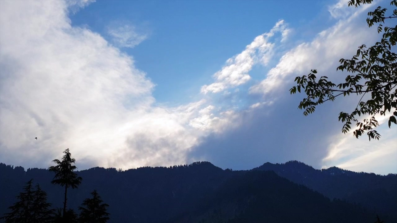 Lihatlah ke langit dalam rangkuman beberapa video timelapse langit malam terbaik ini! Kemajuan terbaru dalam kamera DSLR dan gerakan