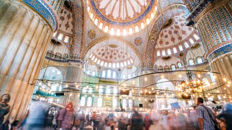 timelapse del interior de la mezquita azul o sultanahmet en el interior de la ciudad de estambul en turquía