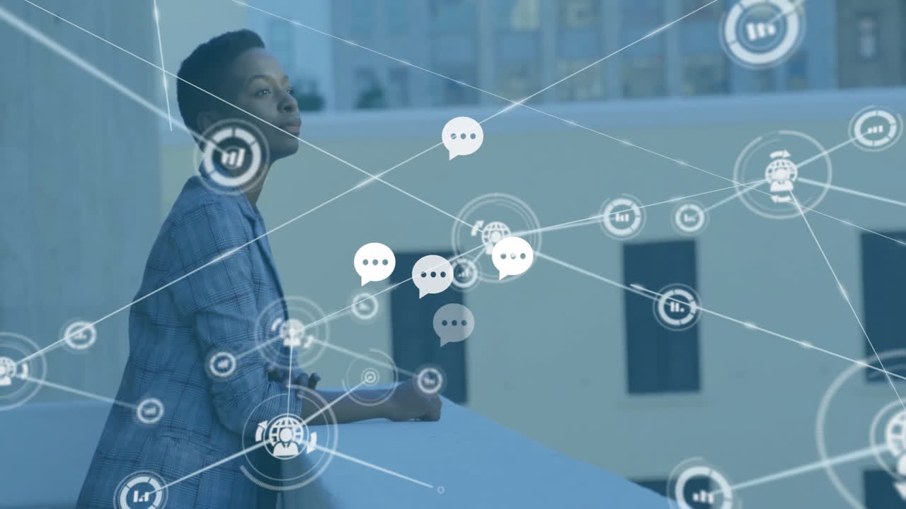 사무실의 발코니에서 두 인종의 사업가 여성에 대한 미디어 아이콘의 애니메이션