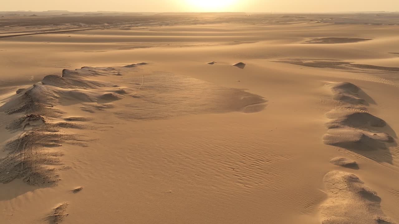 hora de oro en el desierto dunas de arena paisaje del desierto al atardecer amanecer