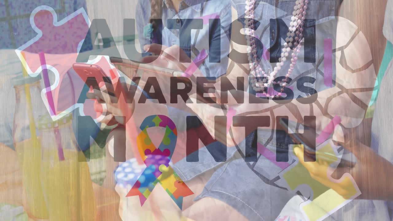 다채로운 퍼즐 조각의 애니메이션, 전자 장치를 사용하는 여성에 대한 자폐증 텍스트