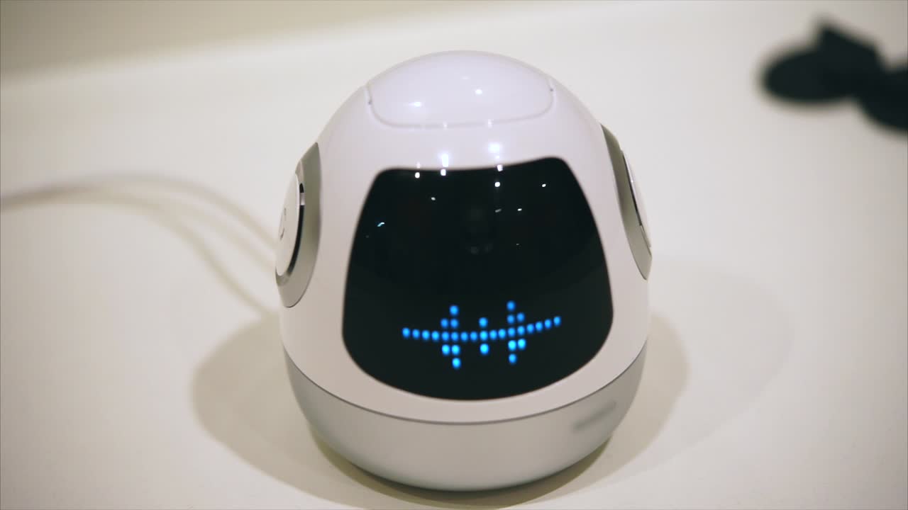 Egg-shaped Robot Speaker