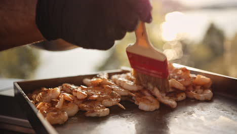 Preparando-Camarones-A-La-Parrilla-Para-Una-Barbacoa