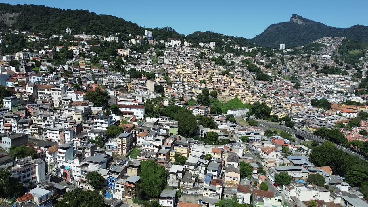 리오자네이루의 빈민가 풍경 - 드론으로 낮의 공중