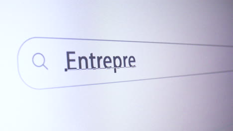 barra del navegador con palabra clave de emprendimiento escrita en la pantalla de la computadora, concepto seo
