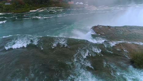 Aérea-Cataratas-Del-Niágara-Paso-Elevado-Cinematográfico-Dramático-Pn-Abajo-Toronto-Canadá-Orbita-Horizonte-Antes-Del-Amanecer-Cascada-Urbano-Río-Vuelo-Niebla-Punto-De-Referencia-Ee-Uu-Destino-Turístico