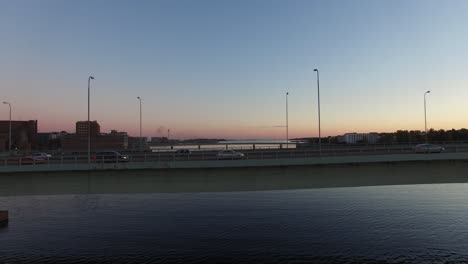 Drohnenaufnahmen-Einer-Brücke-In-Helsinki,-Finnland