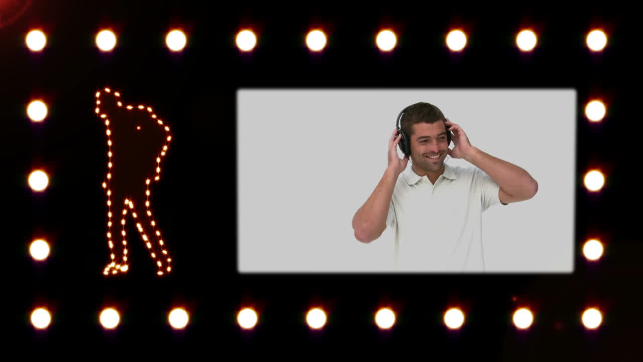 헤드폰 을 듣고 있는 사람 들 을 보여 주는 비디오 가 나타나면서 춤추는 남자 의 실루