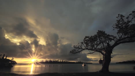 Boat-in-New-Caledonia-cove-moves-with-tide