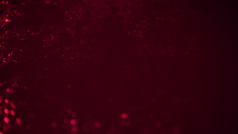 imágenes de gotas húmedas sobre fondo rojo