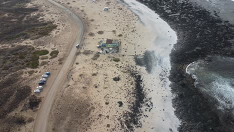 Spektakuläre-Aufnahmen-Eines-Wunderschönen-Strandes-Auf-Fuerteventura