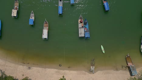 Heißer-Sommertag,-Strand-Und-Boote-Auf-Seratosa-Island