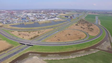 antena: intercambio de tres vías y autopistas cerca de goes, países bajos.