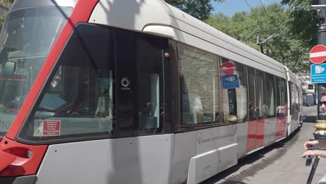 beschädigte straßenbahn in istanbul, türkei