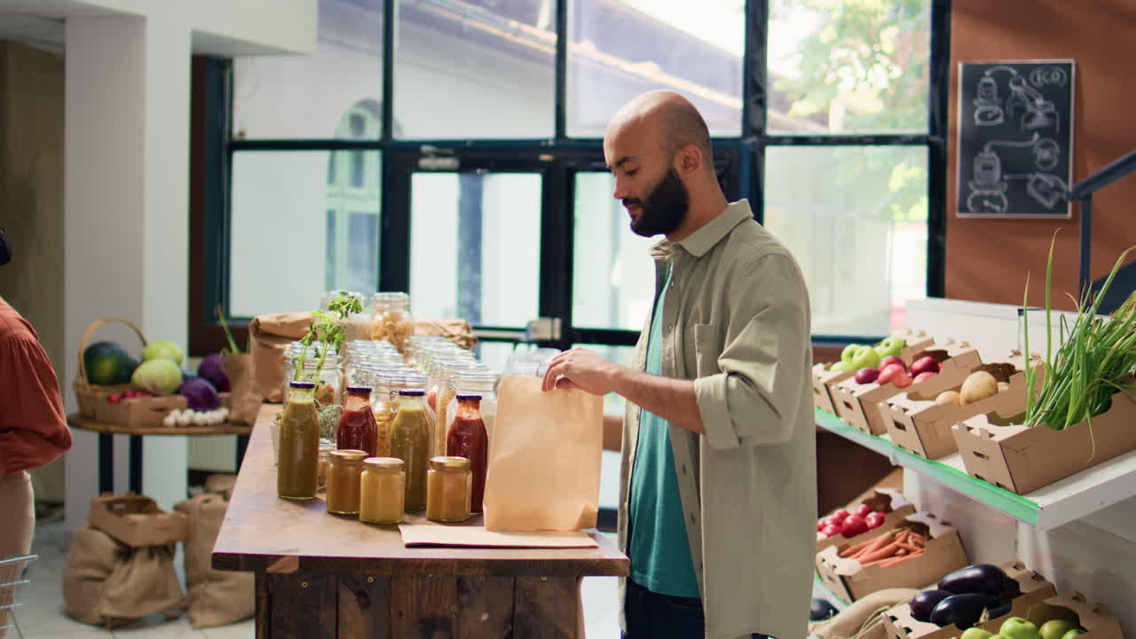 천연 바이오 창고 물품을 선택하는 것