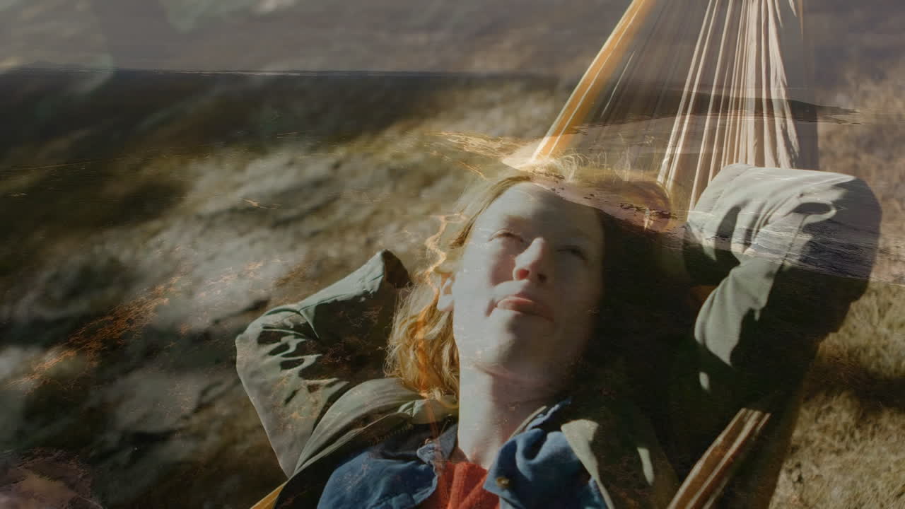 анимация кавказской женщины в гамаке над пейзажем