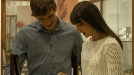 couple picking jewel in jewellery