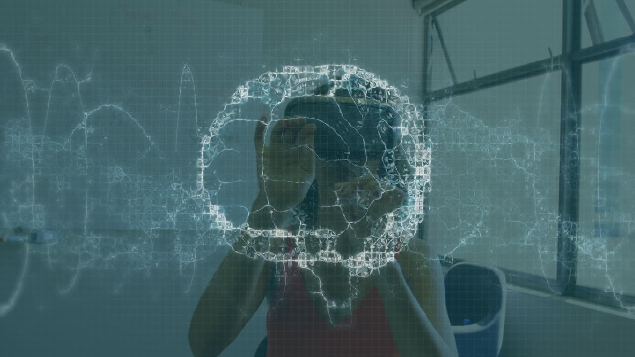 animación de escaneo cerebral y procesamiento de datos médicos en la interfaz, sobre la mujer usando auriculares vr