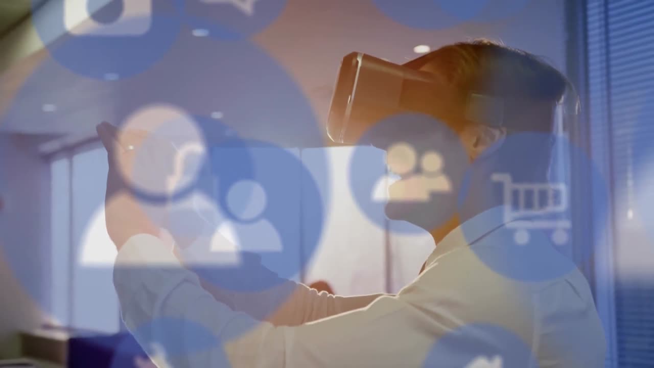 animación de múltiples iconos digitales contra un hombre de negocios caucásico que usa auriculares vr en la oficina.