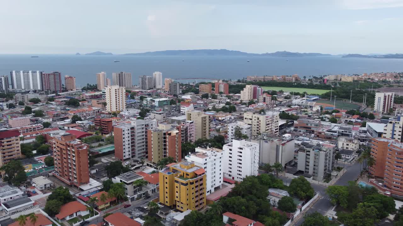 Veduta aerea di un'area della città di Lecheria, situata nel nord dello Stato di Anzoátegui, Venezuela