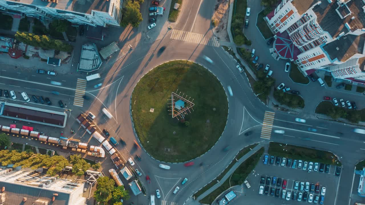 vista aérea de una rotonda en una ciudad