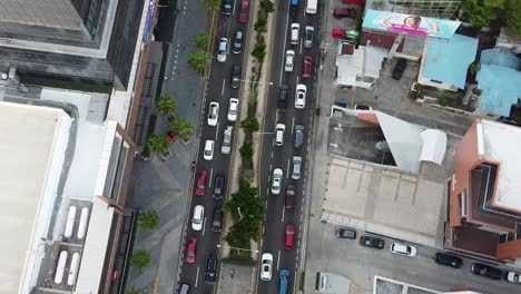 santo-domingo,-dominican-republic,-september-1,-2021---drone-view-capturing-streets-full-of-cars-at-rush-hour,-camera-rotating-overhead