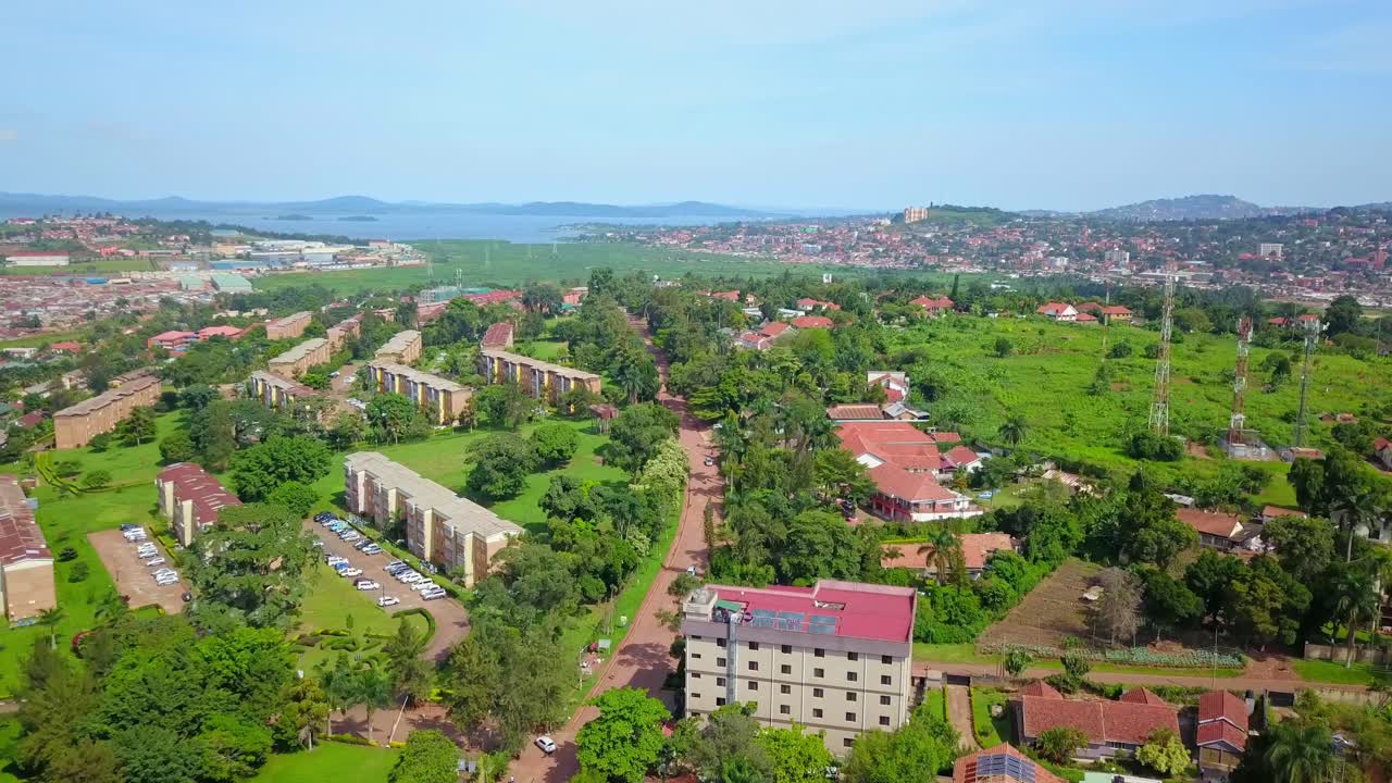 paisaje natural de luthuli rise suburbios adyacentes a los pisos bugolobi en kampala, uganda
