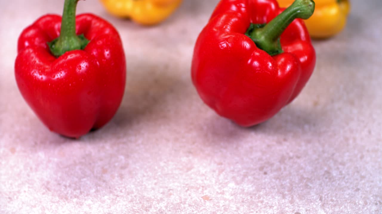 신선한 은 고추와 노란 고추