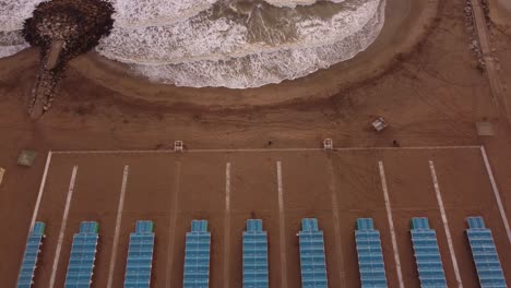 vista aérea ascendente de tiendas de campaña en beach resort, mar del plata