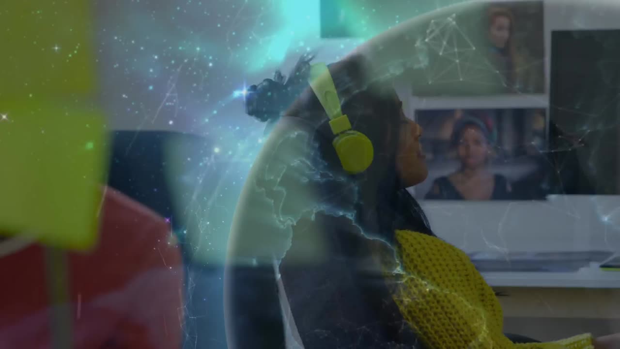 animación del globo y redes de conexiones sobre mujer de negocios de raza mixta en la oficina