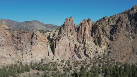 Aerial-Shot-of-Smith-Rock-State-Park-in-Central-Oregon