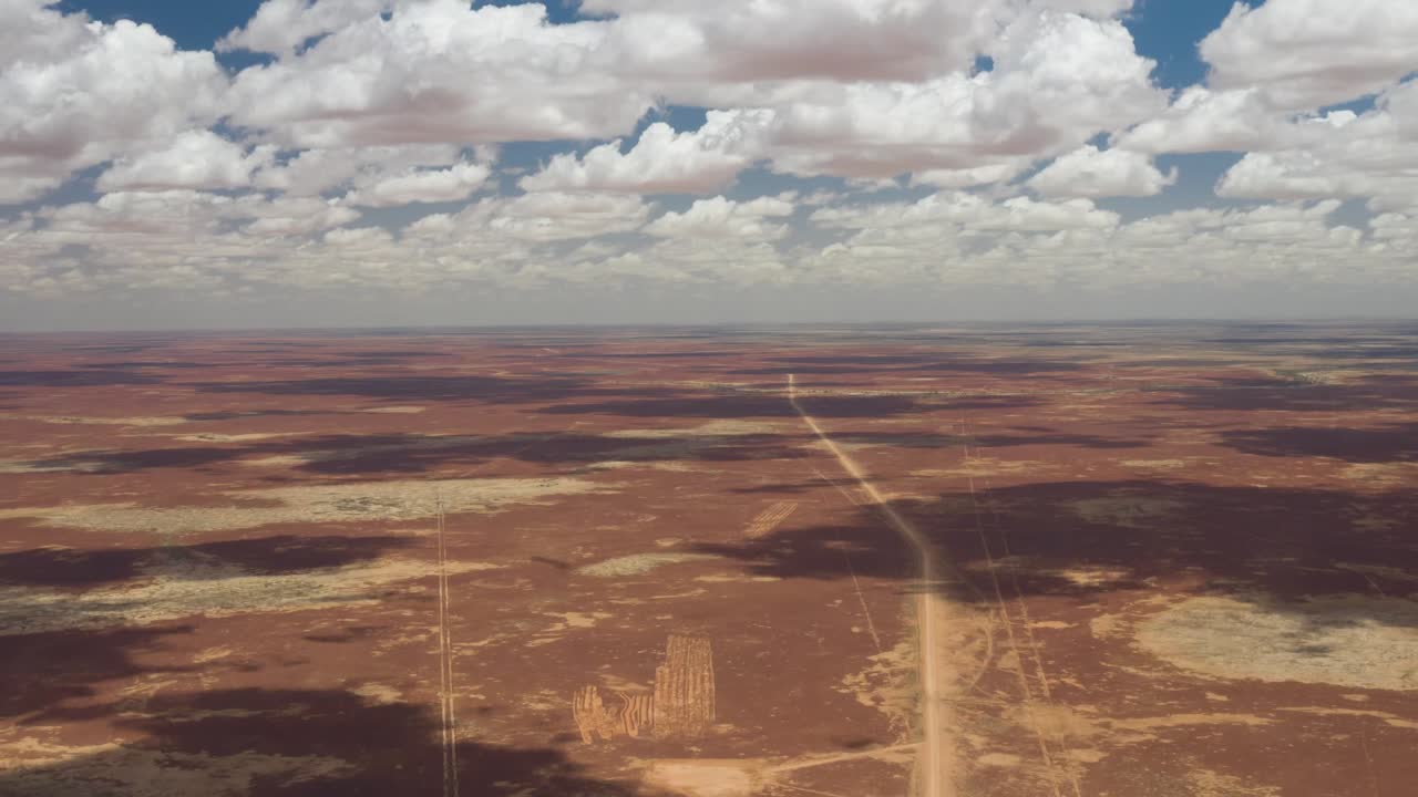 hiperlapso sobre la pista de birdsville, sur de australia