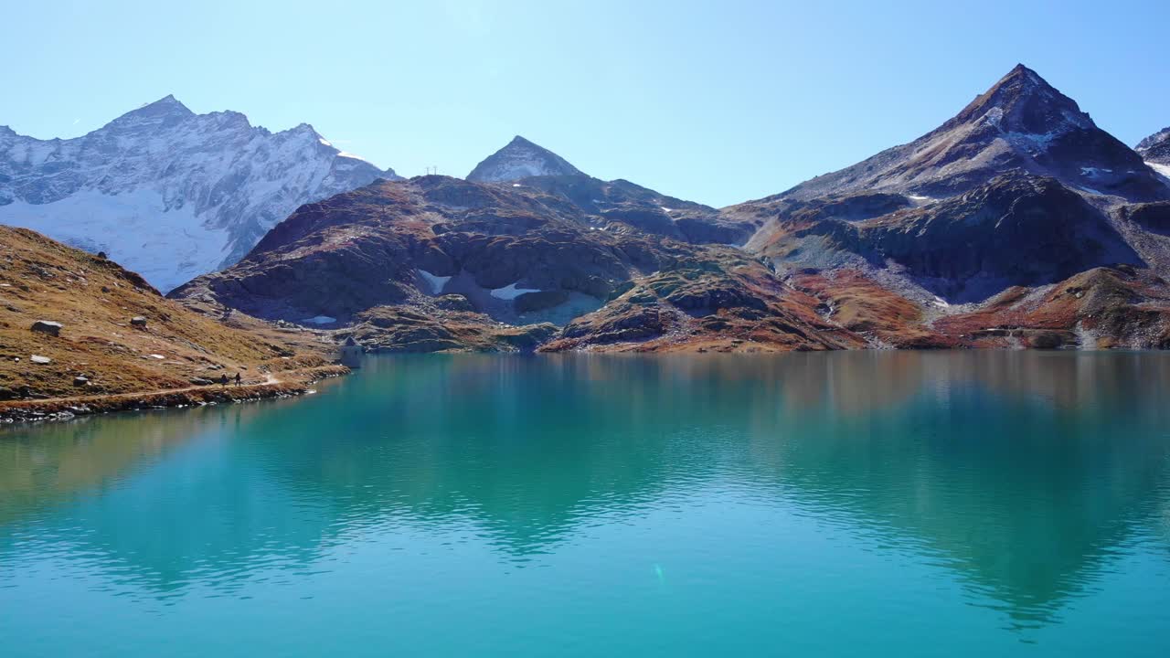 오스트리아 호에 타우른 에 있는 터키즈색 와이세 호수 의 아름다운 전망 - 공중 드론 촬영