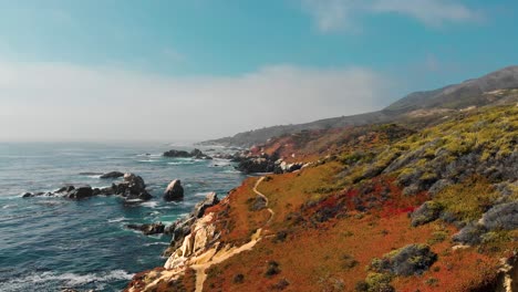 Toma-Aérea-De-Drones-De-Dolly-Forward-Del-Paisaje-De-La-Costa-De-California