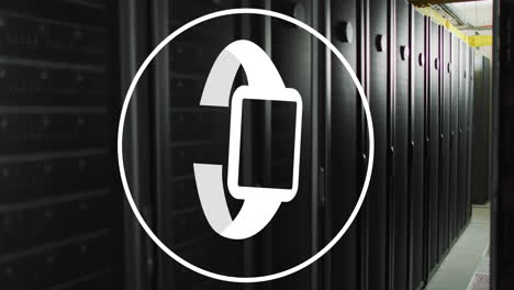 animación del icono del reloj inteligente sobre los racks de los servidores en el centro de datos