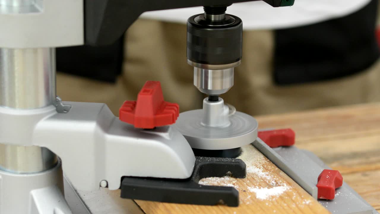 원형 구 기 이 작동, 근접