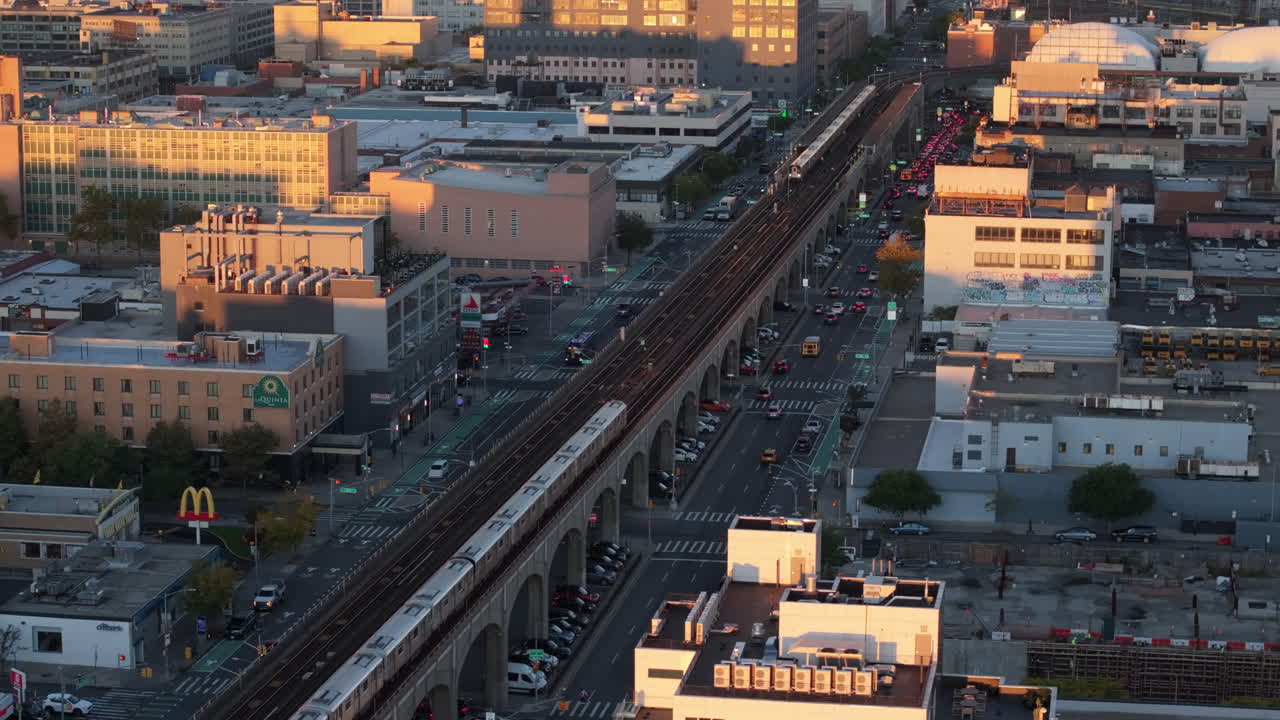 Establishing shot of a New York City subway train in Queens. Shot on an Autumn morning in 4k.