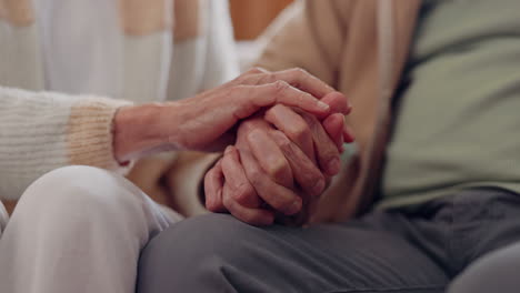 tomándose de la mano, la empatía y una pareja de ancianos