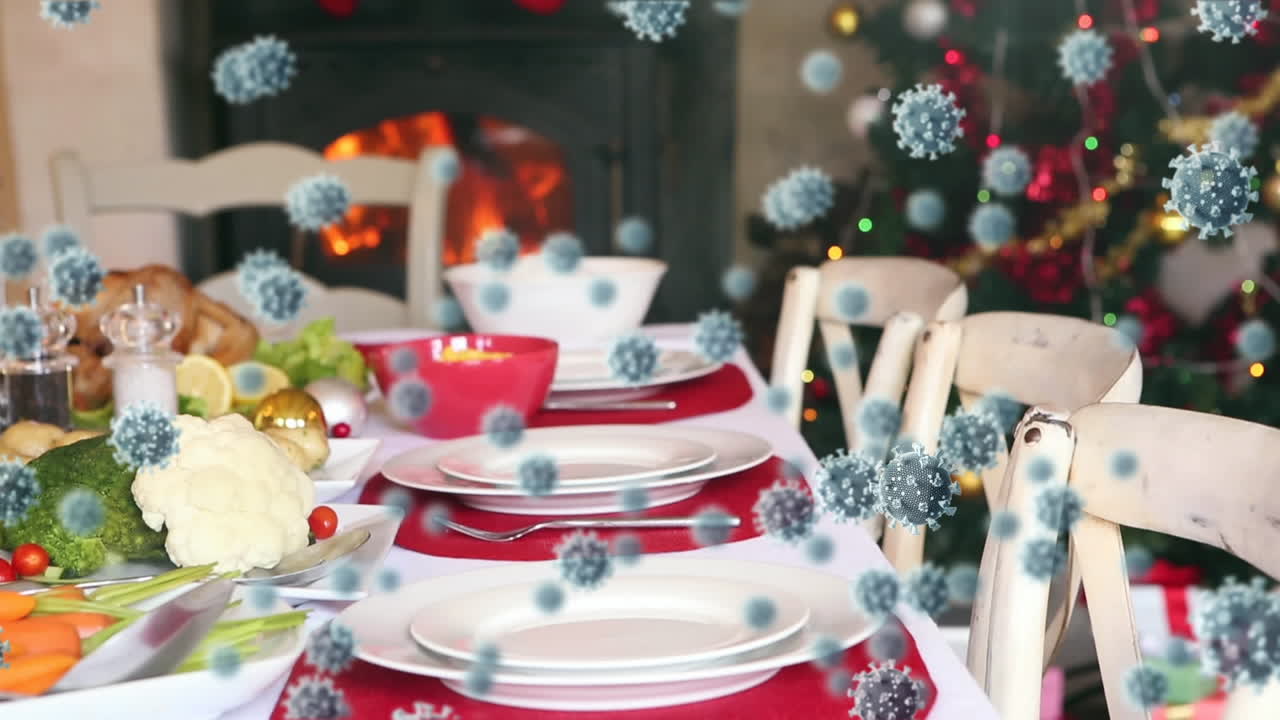animación de células de covid 19 que se mueven sobre la mesa preparada para la comida de navidad en el fondo