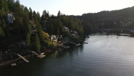 Dreamy-houses-on-the-coast-of-British-Columbia